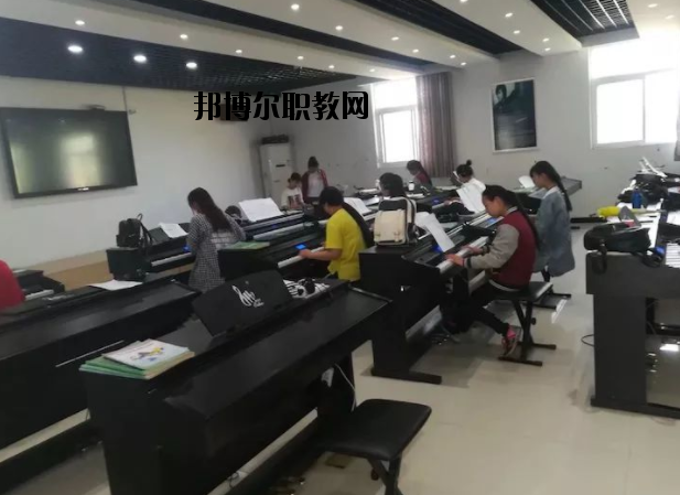 新鄉(xiāng)牧野區(qū)職業(yè)教育中心2021年招生辦聯系電話