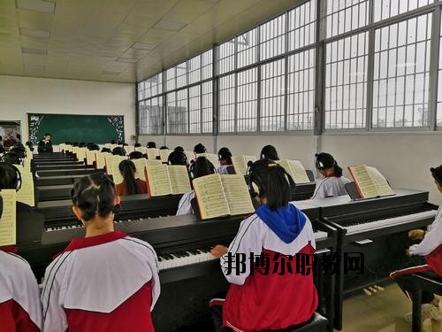 內江泰來職業(yè)學校2020年有哪些專業(yè)