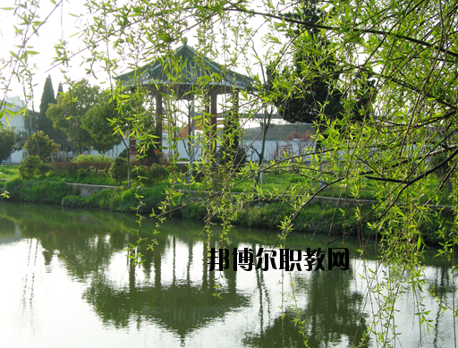 蕪湖商貿(mào)工業(yè)學(xué)校2020年報名條件、招生要求、招生對象