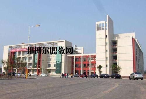 內(nèi)江宏昌職業(yè)技術學校2020年報名條件、招生要求、招生對象