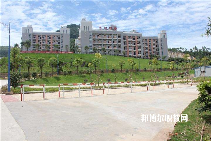 延津無(wú)線電技術(shù)學(xué)校2021年報(bào)名條件、招生要求、招生對(duì)象
