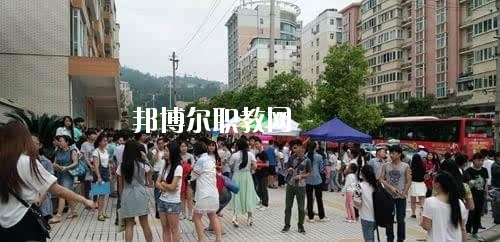 巴中市巴州區(qū)化成職業(yè)2020年報(bào)名條件、招生要求、招生對象