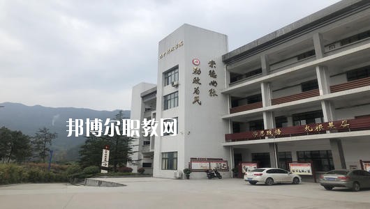四川省巴中市職業(yè)中學(xué)2020年報名條件、招生要求、招生對象