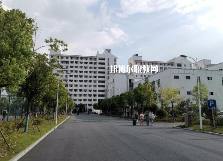 合肥經(jīng)貿(mào)旅游學(xué)校2020年報名條件、招生要求、招生對象