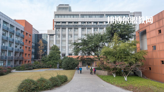 臨夏州民族學(xué)校2020年報名條件、招生要求、招生對象