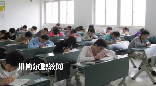 蕪湖高級(jí)職業(yè)技術(shù)學(xué)校2020年報(bào)名條件、招生要求、招生對(duì)象