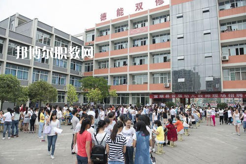 富順縣福源灝職業(yè)中學(xué)2020年報(bào)名條件、招生要求、招生對象