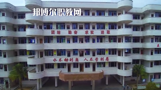信宜丁堡高級職業(yè)技術(shù)學(xué)校2020年報(bào)名條件、招生要求、招生對象