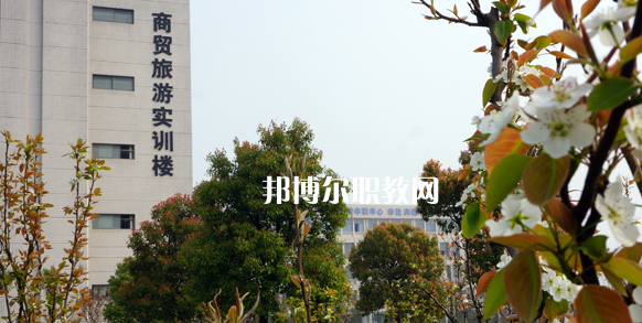 安徽銅陵技師學(xué)院2021年招生辦聯(lián)系電話(huà)