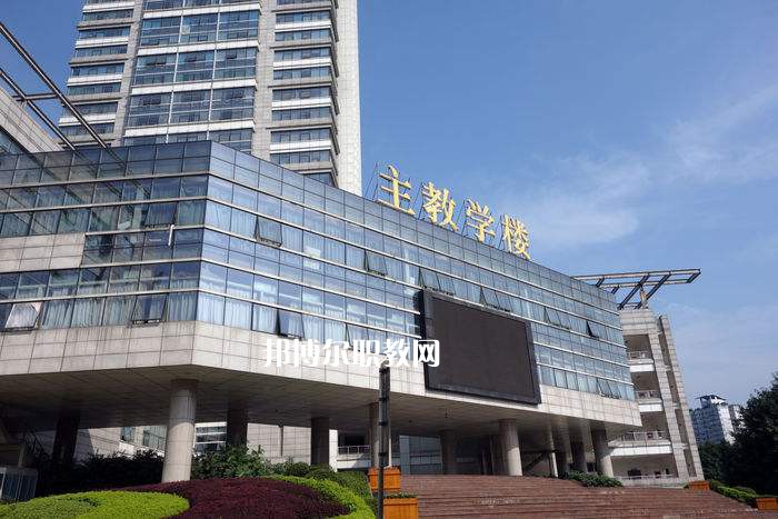 達州華西職業(yè)技術(shù)學(xué)校2021年報名條件、招生要求