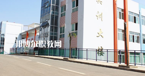 畢節(jié)同心農(nóng)工中等職業(yè)技術(shù)學(xué)校2021年報(bào)名條件、招生要求、招生對(duì)象