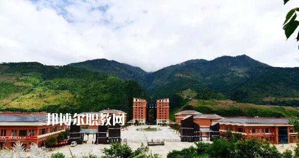 迪慶州民族中等專業(yè)學(xué)校2021年報(bào)名條件、招生要求、招生對(duì)象