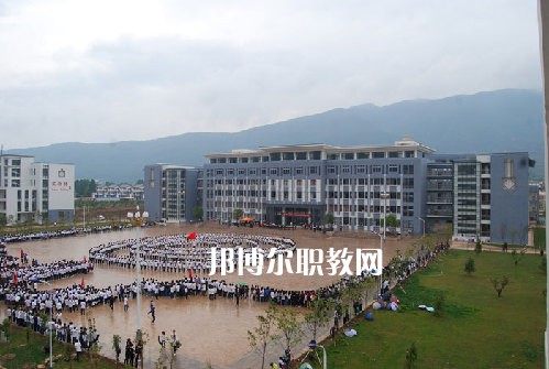 麗江民族中等專業(yè)學校2021年報名條件、招生要求、招生對象
