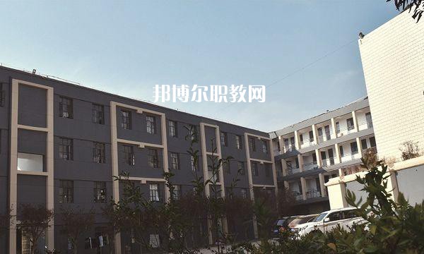 云南冶金高級技工學校2021年學費。收費多少