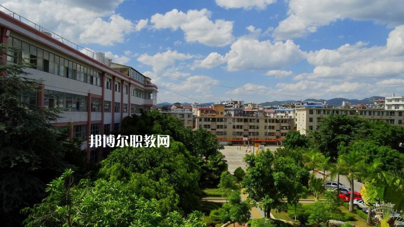思茅衛(wèi)生學(xué)校2021年報(bào)名條件、招生要求、招生對(duì)象
