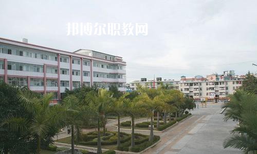 思茅衛(wèi)生學(xué)校2021學(xué)費(fèi)、收費(fèi)多少