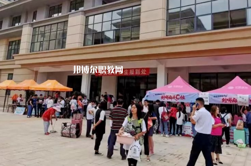 云南玉溪衛(wèi)生學(xué)校2021年報(bào)名條件、招生要求、招生對(duì)象