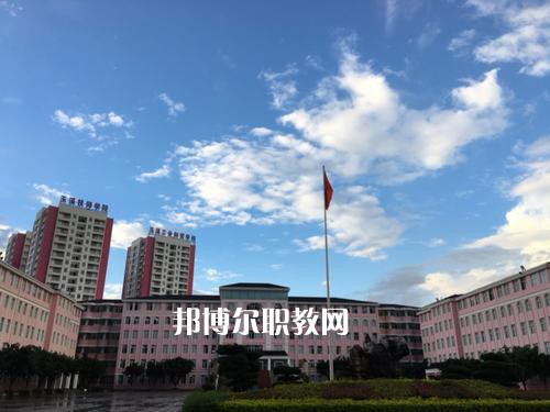 玉溪工業(yè)財(cái)貿(mào)學(xué)校2021年學(xué)費(fèi)。收費(fèi)多少