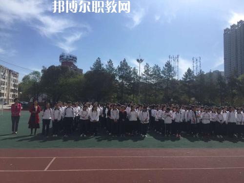新疆石河子衛(wèi)生學(xué)校2021年學(xué)費(fèi)、收費(fèi)多少