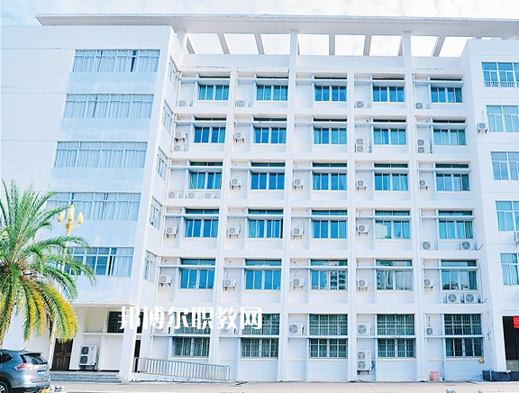 海南農(nóng)墾衛(wèi)生學(xué)校2021年學(xué)費、收費多少