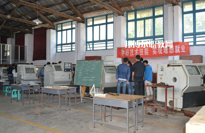 貴州鐵路技術(shù)學(xué)校2022年報名條件、招生要求、招生對象