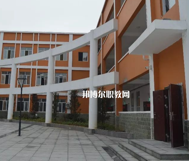 黔南州技工學(xué)校2022年報(bào)名條件、招生要求、招生對(duì)象