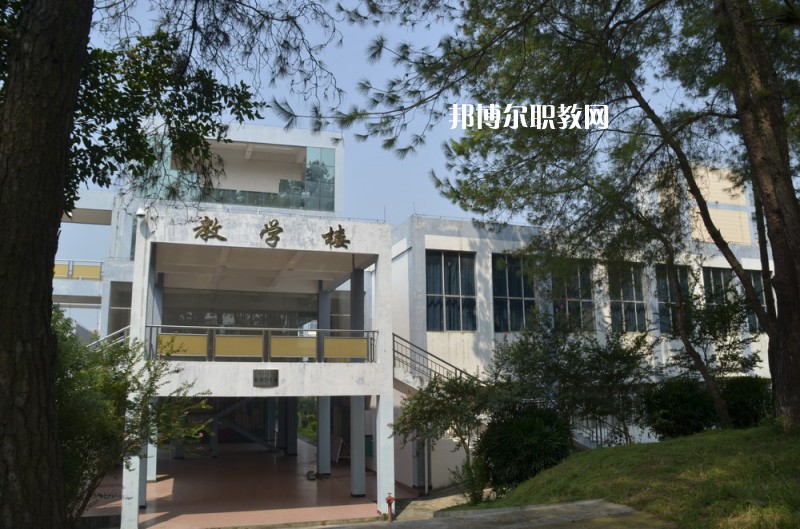重慶第三衛(wèi)生學(xué)校2022年報名條件、招生要求、招生對象 