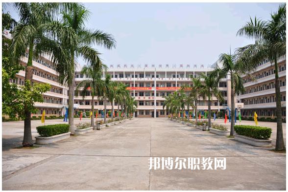重慶益民技工學(xué)校2022年報名條件、招生要求、招生對象