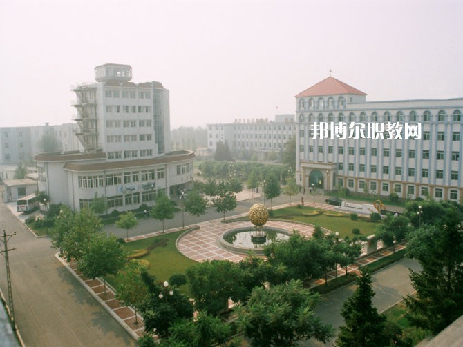 重慶五里店職業(yè)中學(xué)2022年學(xué)費(fèi)、收費(fèi)多少 