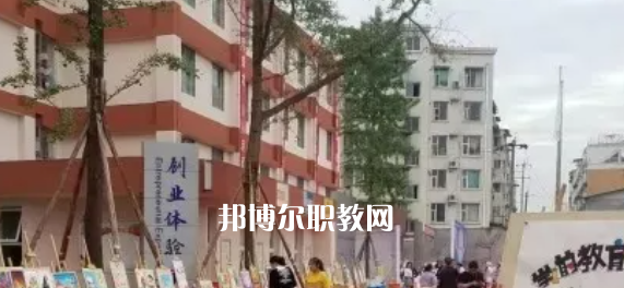 天府成人中等專業(yè)學校2022年學費、收費多少
