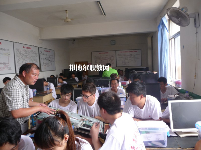 蘭州電子工業(yè)學(xué)校2022年學(xué)費、收費多少
