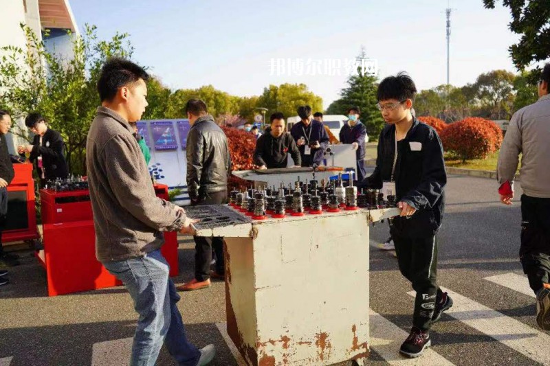 江蘇昆山第一中等專業(yè)學校2022年招生辦聯系電話
