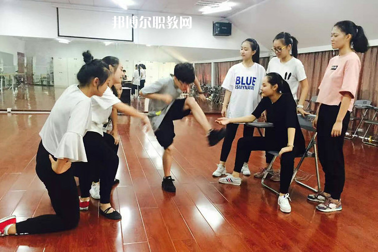 石家莊華韻藝術(shù)中專學(xué)校2022年報(bào)名條件、招生要求、招生對(duì)象