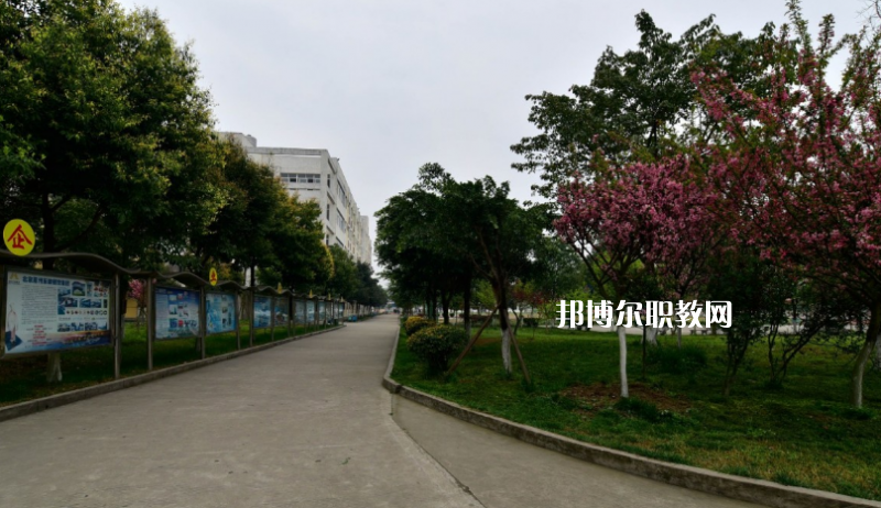 四川省廣漢市職業(yè)中專學(xué)校怎么樣、還不好