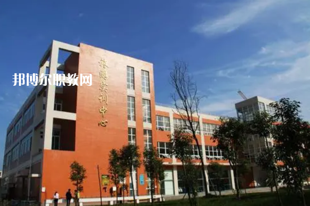 四川德陽(yáng)黃許職業(yè)中專學(xué)校2022年報(bào)名條件、招生對(duì)象、招生要求