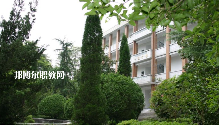 重慶紅春藤技工學(xué)校2022年學(xué)費(fèi)、收費(fèi)多少