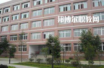 六盤水現(xiàn)代職業(yè)技術(shù)學(xué)校2022年報名條件、招生要求、招生對象