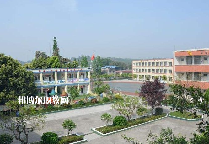 重慶巴南職業(yè)教育中心2022年報(bào)名條件、招生要求、招生對(duì)象