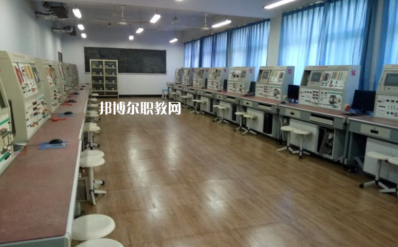 秦皇島現(xiàn)代經(jīng)濟(jì)中等專業(yè)學(xué)校2022年報(bào)名條件、招生要求、招生對(duì)象