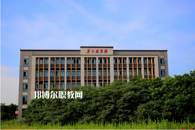 重慶工貿(mào)高級(jí)技工學(xué)校2022年報(bào)名條件、招生要求、招生對(duì)象