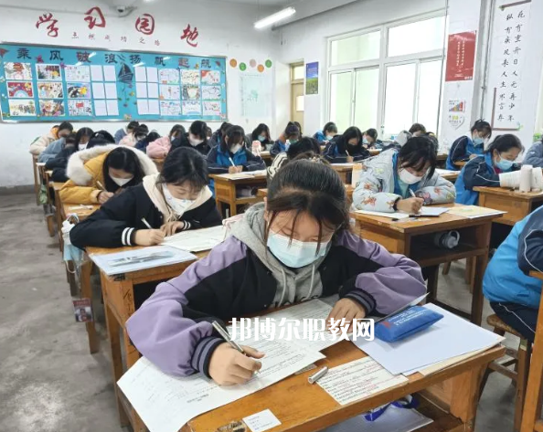 平?jīng)隼砉ぶ械葘I(yè)學校2022年報名條件、招生要求、招生對象