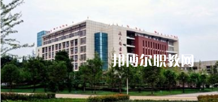 瀘州醫(yī)學(xué)院衛(wèi)生學(xué)校2022年學(xué)費、收費多少