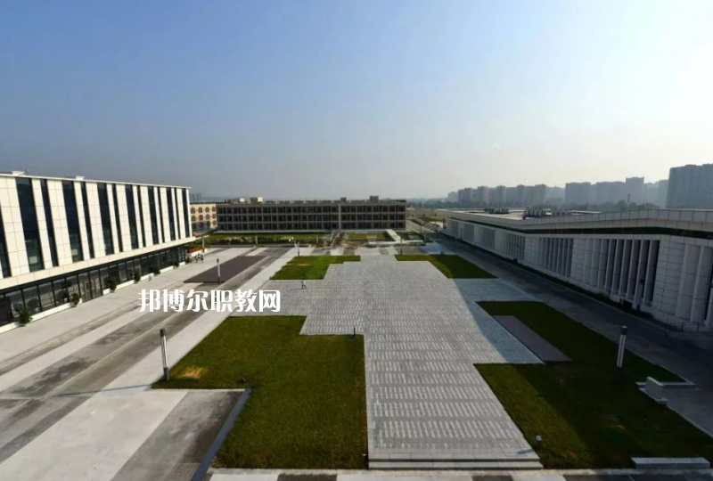 云南建筑工程學(xué)校2022年報(bào)名條件、招生要求、招生對象