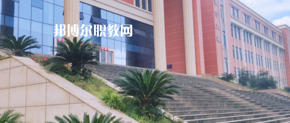 樂山市醫(yī)藥科技高級(jí)技工學(xué)校成都校區(qū)2022年報(bào)名條件、招生要求、招生對(duì)象