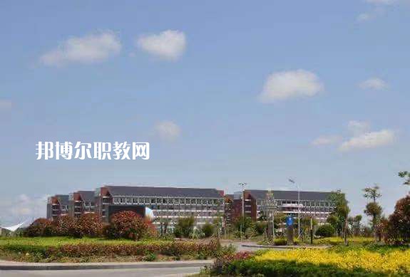 龍陵縣職業(yè)高級中學(xué)2022年報名條件、招生要求、招生對象