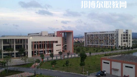 獨(dú)山中等職業(yè)學(xué)校2022年學(xué)費(fèi)、收費(fèi)多少