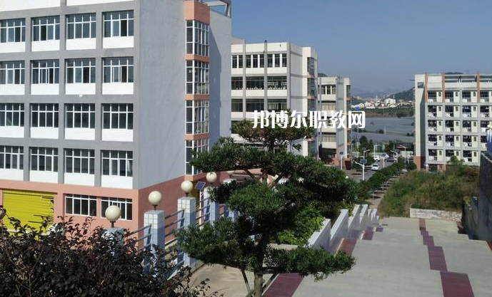華坪縣職業(yè)高級中學2022年招生辦聯系電話