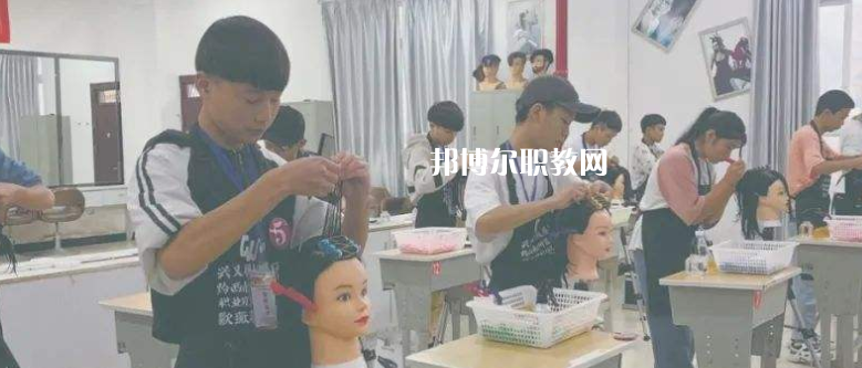 都勻工商管理學(xué)校2022年學(xué)費、收費多少