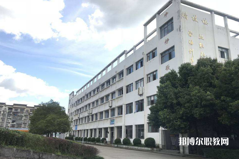 遂寧應(yīng)用高級技工學(xué)校2022年招生要求，報名條件，招生對象