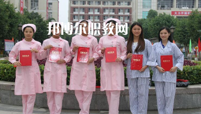 廉江市衛(wèi)生職業(yè)技術(shù)學(xué)校2022年報(bào)名條件、招生要求、招生對(duì)象